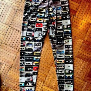 RETRO NEW YORK CITY Zara Terez Vintage 2013 Cassette Print Leggings - 🦄